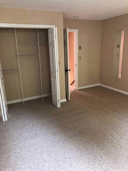master BR closet - 292 Woodhaven Dr