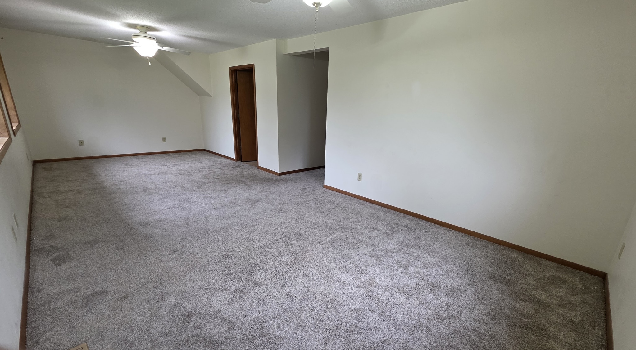 Spacious master bedroom - 620 East St S