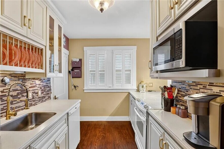 Kitchen - 21 Beech Ave