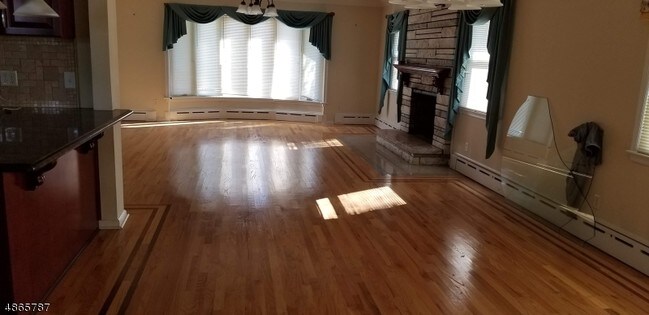 Building Photo - 1789 Vauxhall Rd