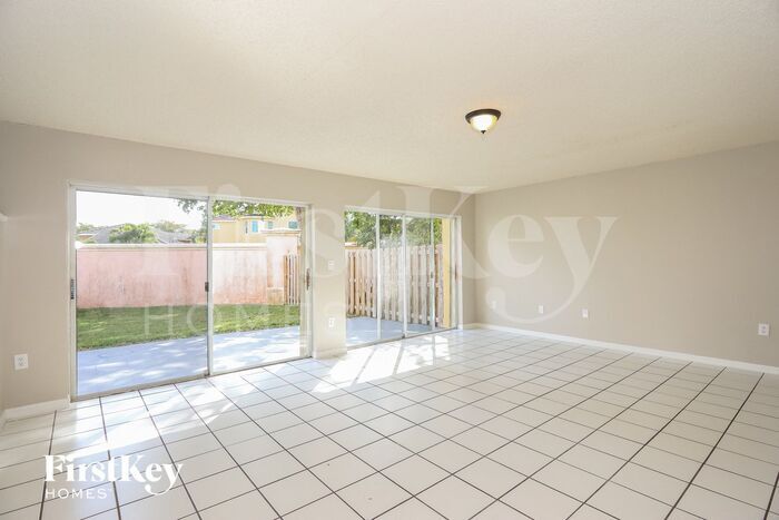 Building Photo - 12324 SW 143rd Ln