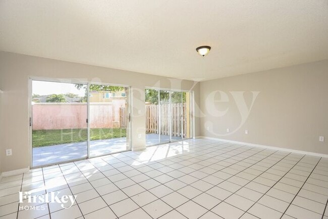 Building Photo - 12324 SW 143rd Ln