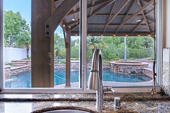 Building Photo - Forester Ranch Oasis!