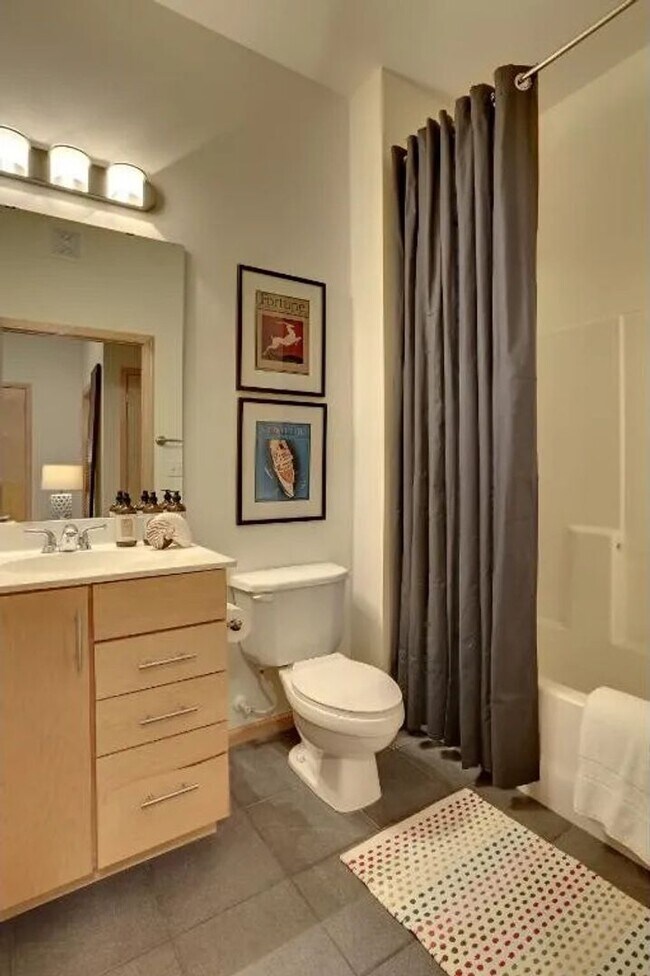 Building Photo - NOVEMBER MOVE-IN SPECIAL FOR QUALIFIED APP...