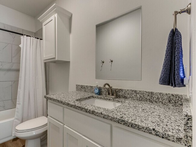 Building Photo - Cozy 3-Bed Retreat in Yukon - Fully Furnished & All Utilities Included