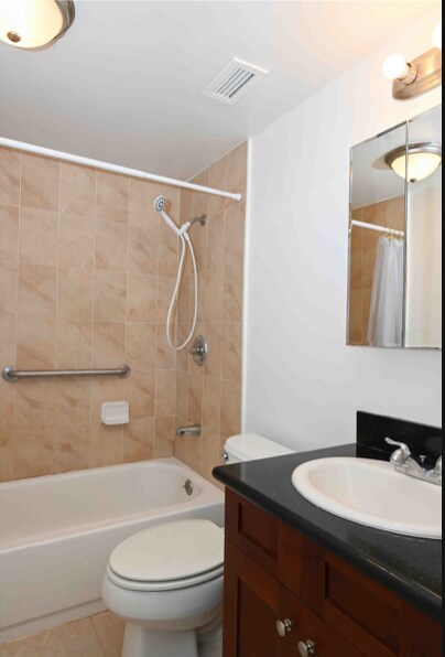 Building Photo - 2499 Kapiolani Blvd