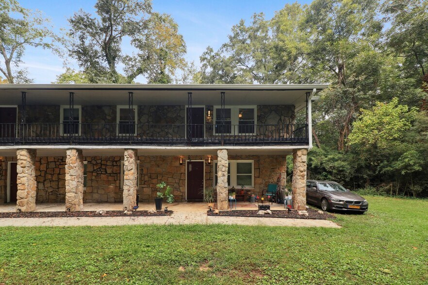 Building Photo - 723 Ford Pl