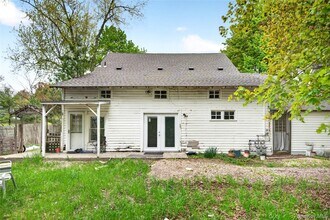 Building Photo - 79 Quaker Hill Rd