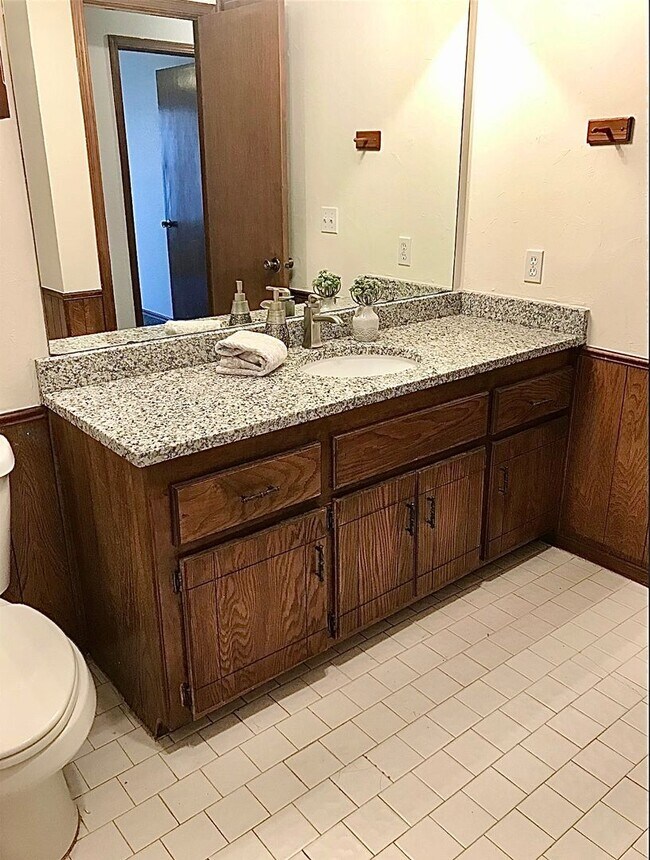 Building Photo - 3 bed, 2 bath Home in Ripple Creek!