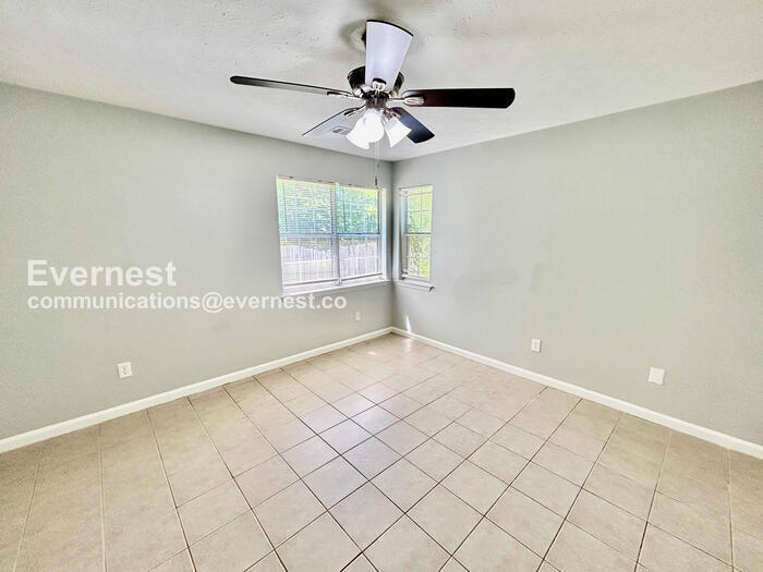 Building Photo - 5049 Donnell Way