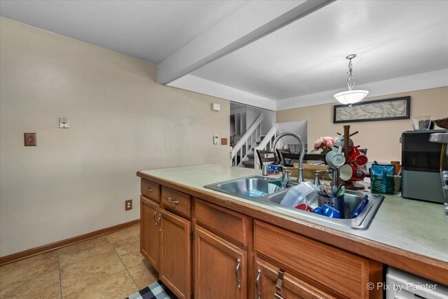 Building Photo - 605 Dartmoor Dr