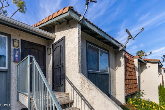 Building Photo - 126 E Ventura St