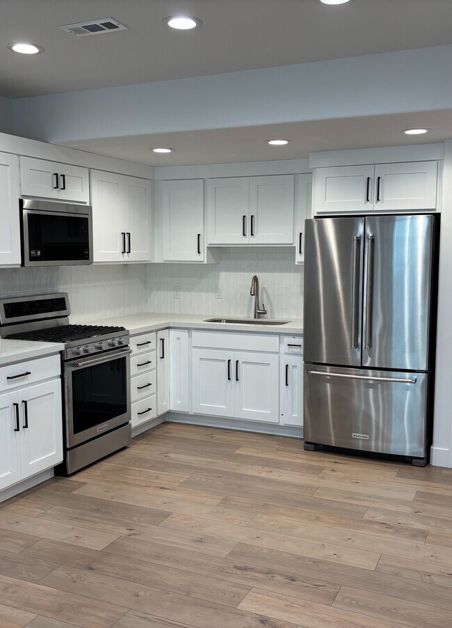 Building Photo - Basement Apartment