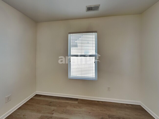 Building Photo - 6102 Lighted Way Ln