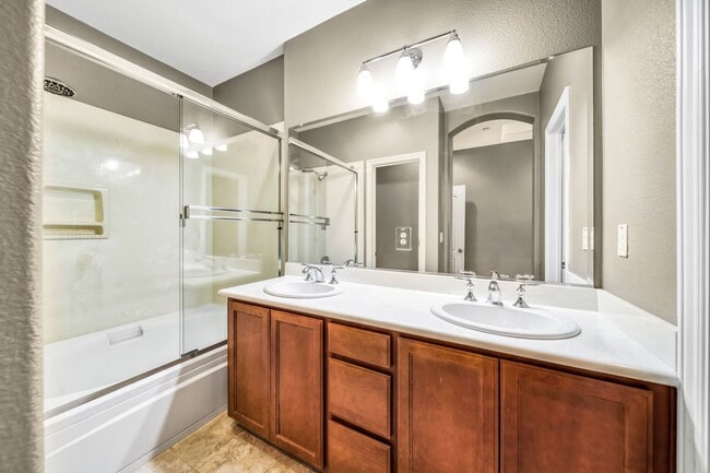 Building Photo - 3-Bedroom Townhome for Rent in Fremont!