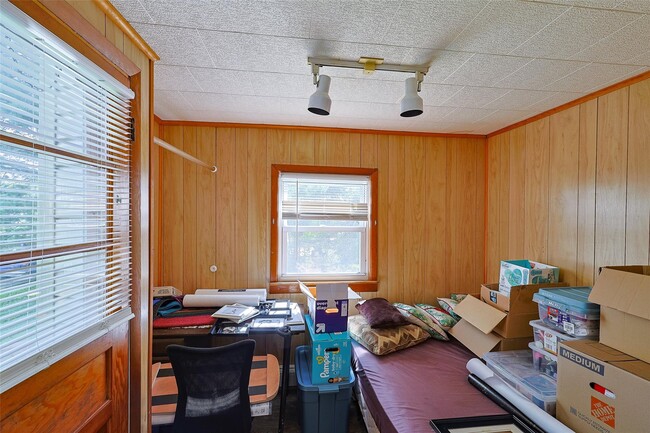 Building Photo - 18 Maples Ln