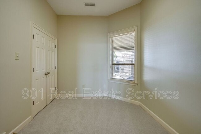 Building Photo - 393 Tennessee St