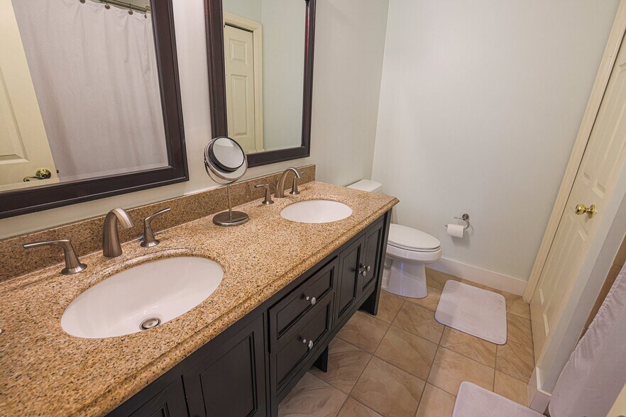 Building Photo - 5715 Brewer House Cir