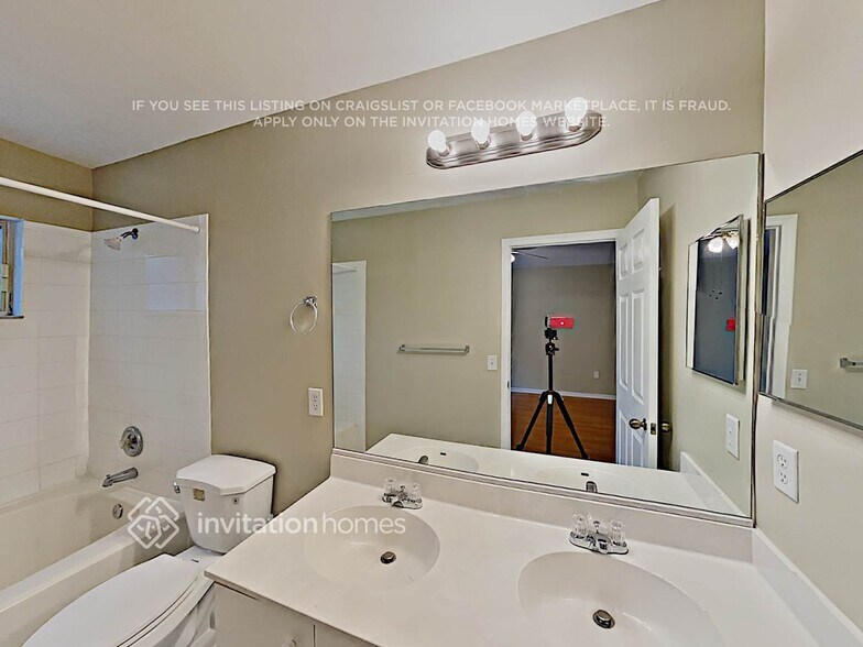 Building Photo - 9621 SW 164th Ct