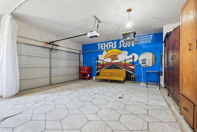 Building Photo - 2204 Land Grant Wy