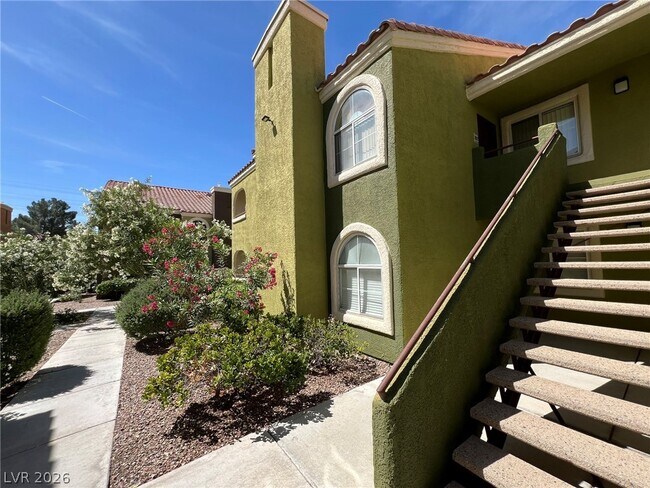 Building Photo - 7950 W Flamingo Rd