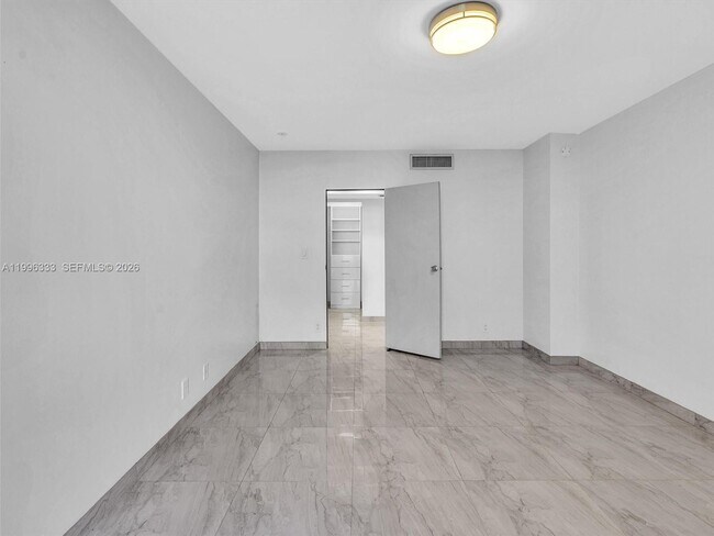 Building Photo - 20301 W Country Club Dr