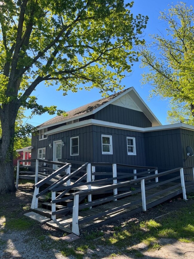 Building Photo - Spacious 4 Bedroom Home - Graafschap