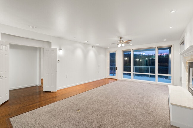 Building Photo - 355 W Waterside Dr