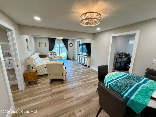 Building Photo - 140 Norwood Ave