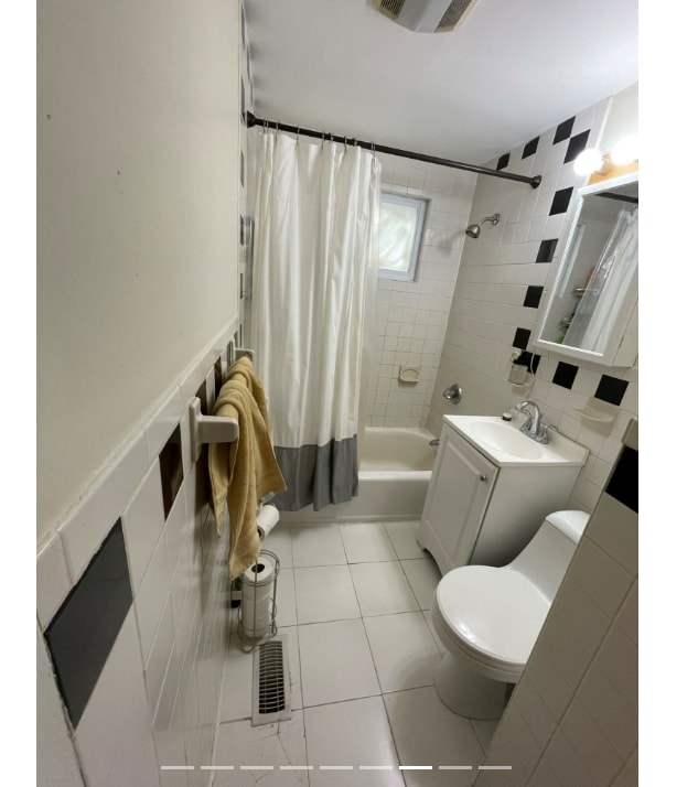 Building Photo - 15 Bay St