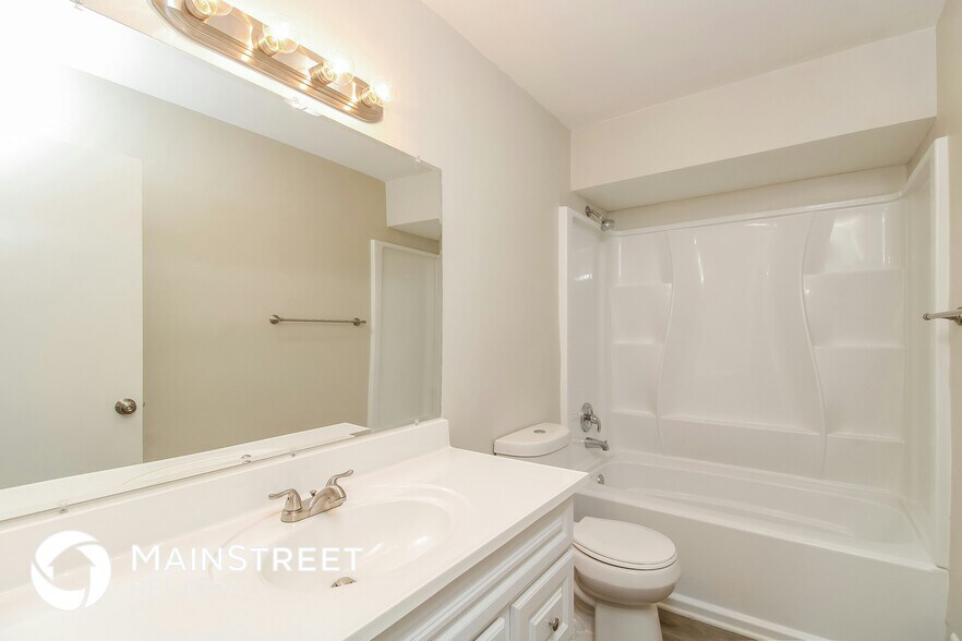 Building Photo - 501 Florham Dr