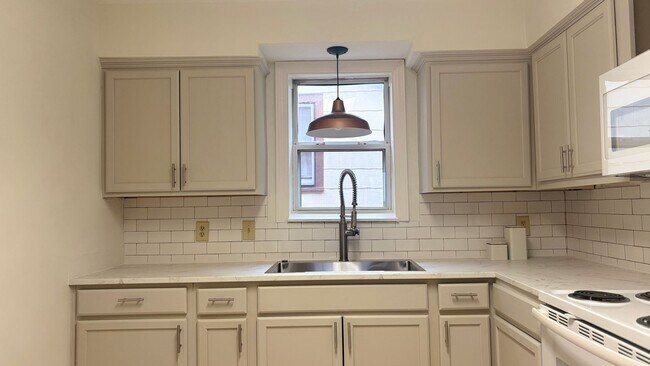 Building Photo - DVI122#-DJ
