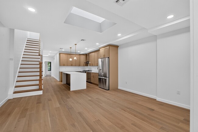 Building Photo - 188 Webster Ave