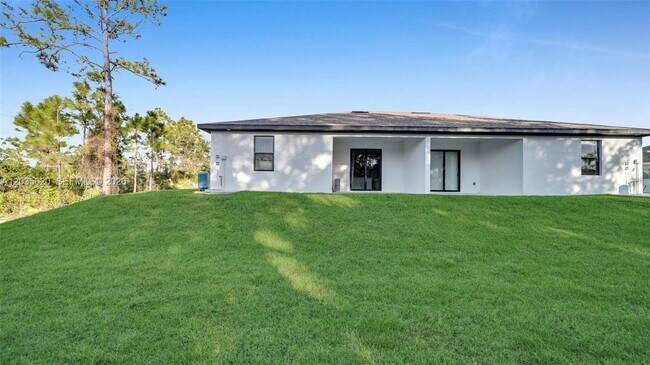 Building Photo - 4980 Fairway Ct