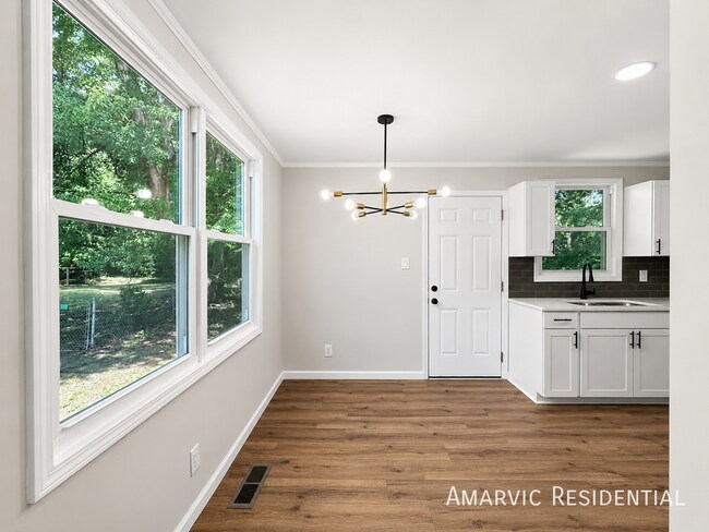 Building Photo - 807 Candlewood Dr