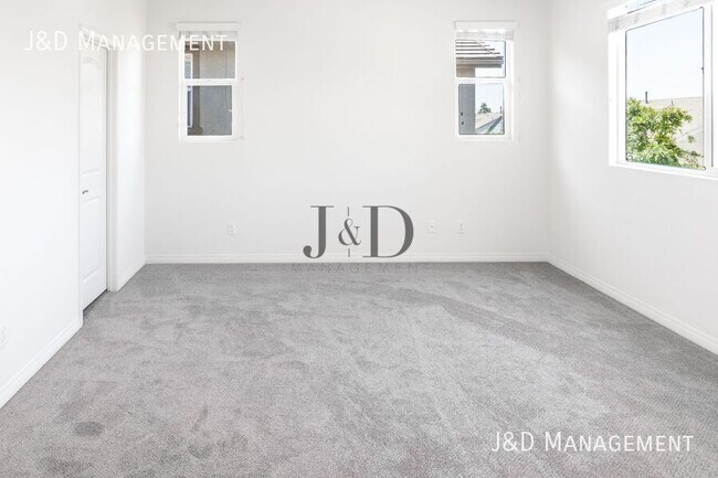 Building Photo - 8955 Valencia St