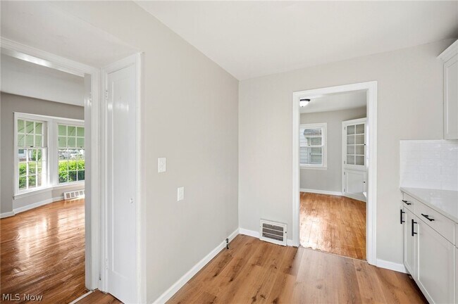 Building Photo - 26900 Forestview Ave