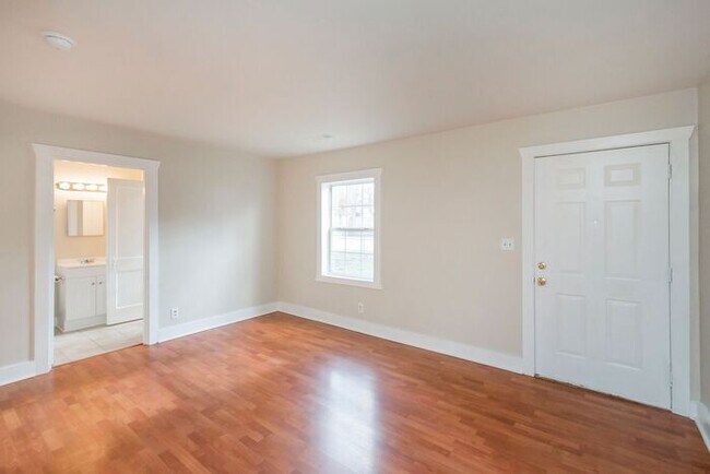Building Photo - Charming Historic East Nash 3Bed/2Bath!