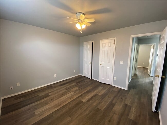 Building Photo - 1011 Sunflower St