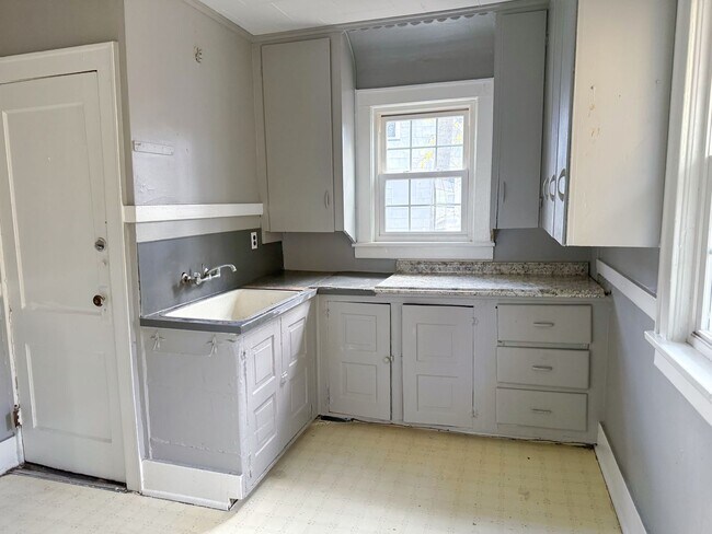 Building Photo - Stratford Park