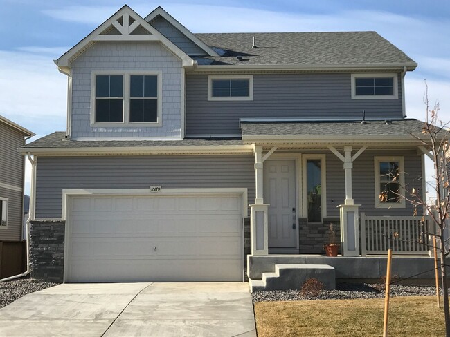 Primary Photo - 3 bedroom 2 1/2 bathroom house in Commerce...
