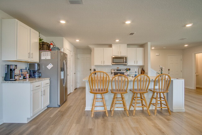 Building Photo - Spacious 4BR Home with 2-Car Garage Near M...