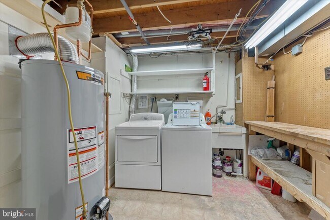 Building Photo - 5602 Kirkham Ct