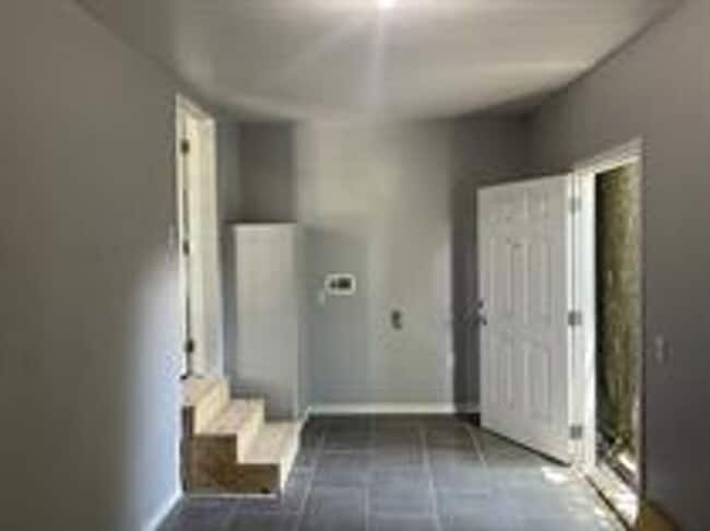 Building Photo - Spacious 3-Bedroom Home with a Charming Backyard in Lakeland, FL!