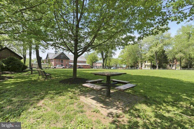 Building Photo - 164 Kendrick Pl