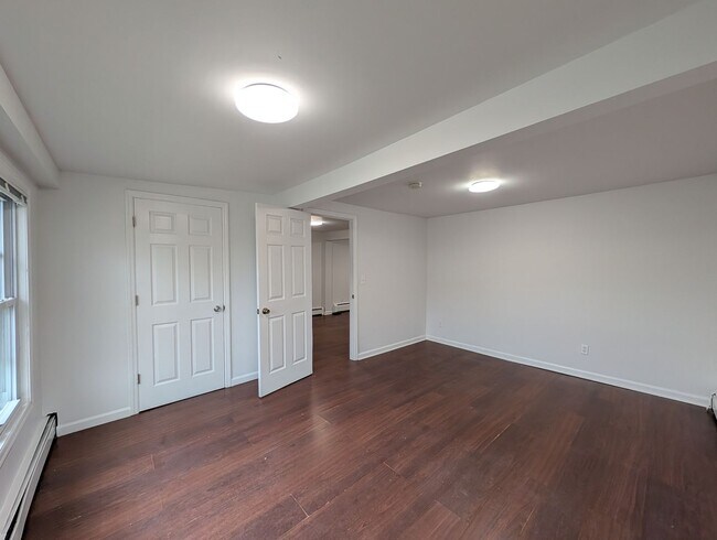 Building Photo - Stunning 3 bedroom 2 bathroom single famil...