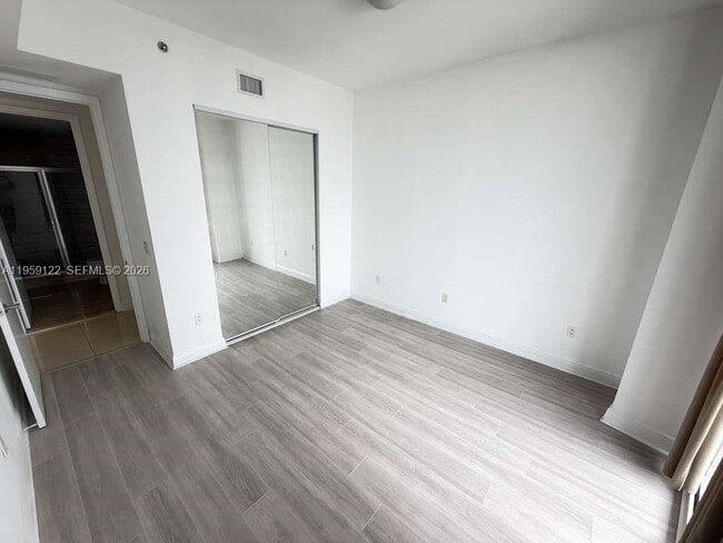 Building Photo - 15901 Collins Ave