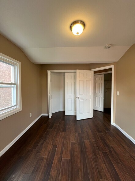 Building Photo - 622 Bramhall Ave