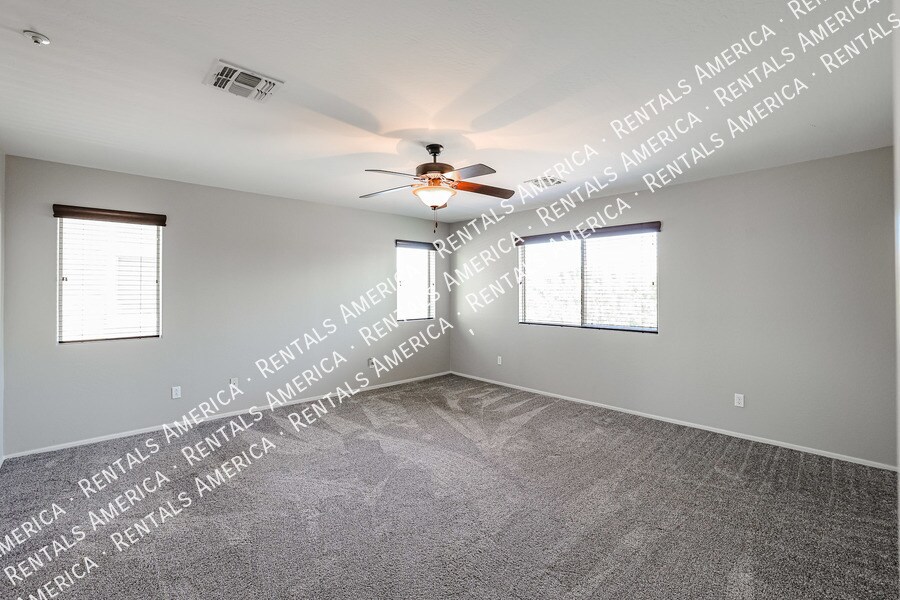 Building Photo - 7045 S Legend Dr