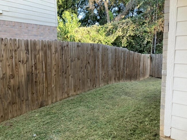 Building Photo - 1208 Village Garden Dr